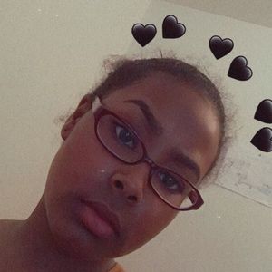 Meet your Posher, Aisha